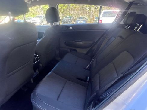 Used 2022 Kia Sportage LX image 5