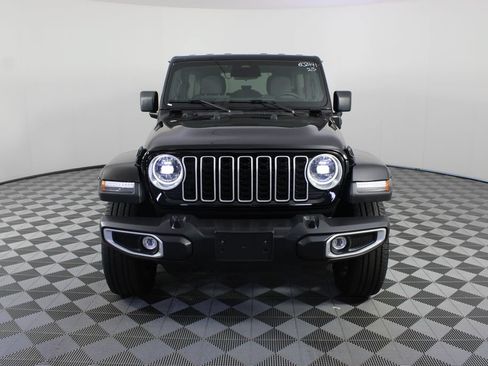 Used 2025 Jeep Wrangler Unlimited Sahara AWD/4WD image 25