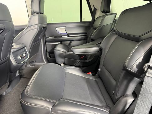 Used 2025 Ford Expedition Platinum AWD/4WD image 28
