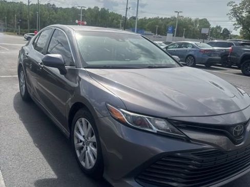 Used 2019 Toyota Camry LE image 1