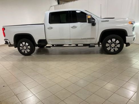 Used 2024 Chevrolet Silverado 3500 High Country w/ High Country Premium Package image 6