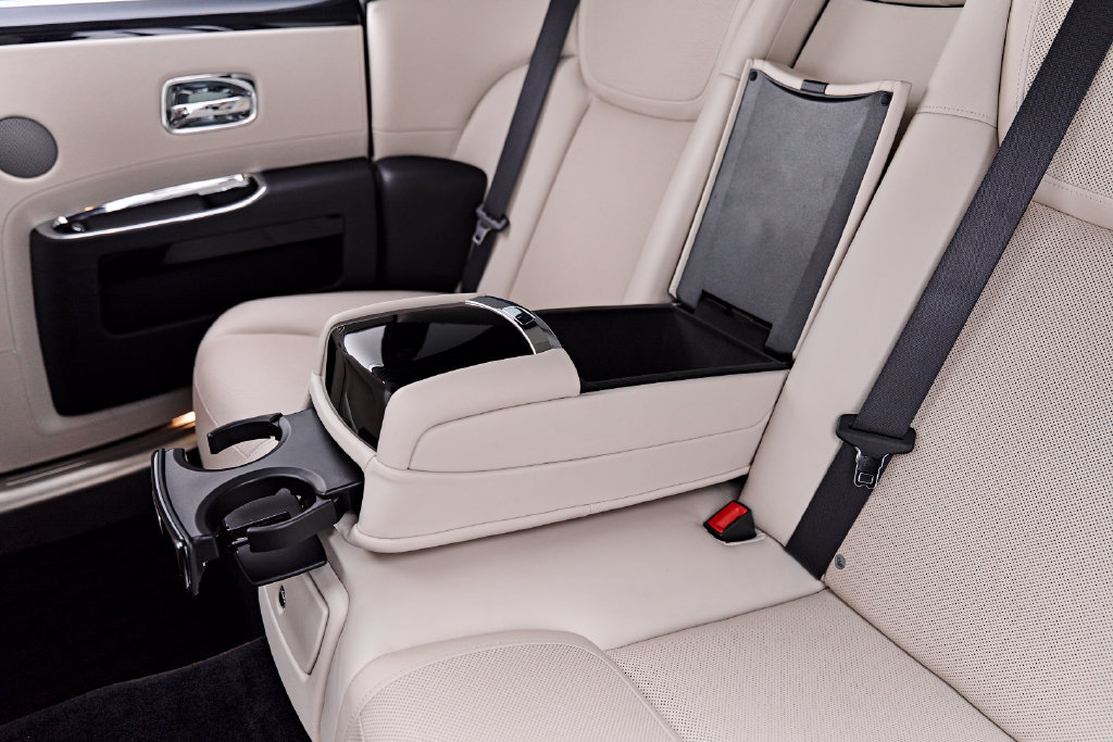 Used 2016 Rolls-Royce Ghost RWD image 57