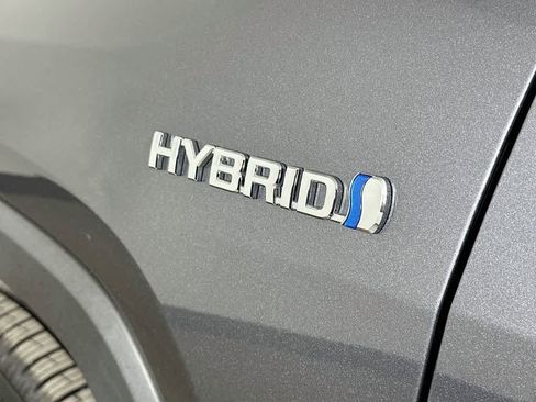 Used 2021 Toyota RAV4 XLE Premium AWD/4WD image 7