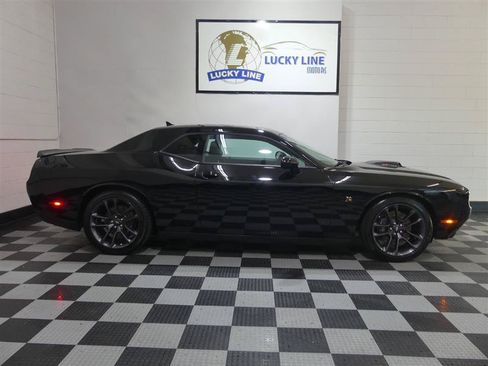 Used 2022 Dodge Challenger R/T Scat Pack w/ Shaker Package RWD image 6