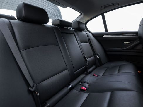 Used 2013 BMW 550i xDrive Sedan image 33