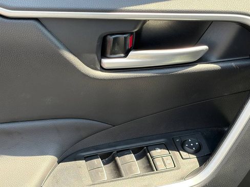 Used 2025 Toyota RAV4 XLE AWD/4WD image 7
