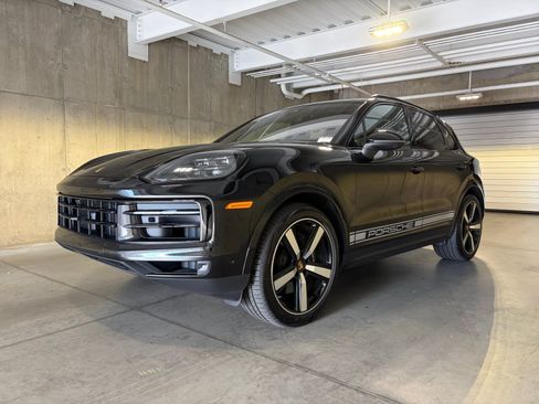 Certified 2026 Porsche Cayenne AWD/4WD image 1