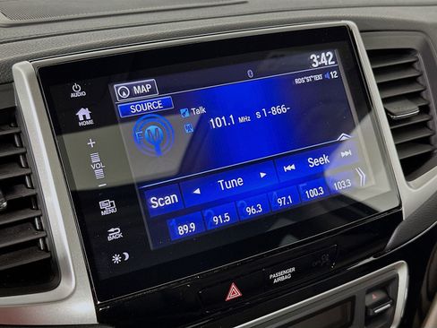 Used 2017 Honda Pilot Touring image 16