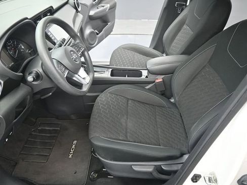 Used 2021 Nissan Kicks SV image 11