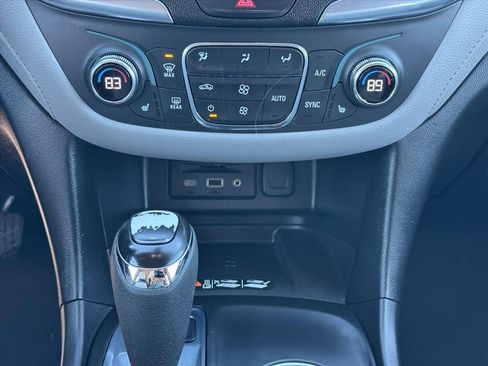 Used 2021 Chevrolet Equinox Premier image 10