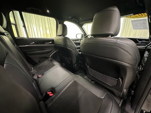 Used 2023 Jeep Grand Cherokee Trailhawk image 19