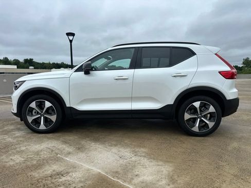 Certified 2026 Volvo XC40 B5 Plus AWD/4WD image 5