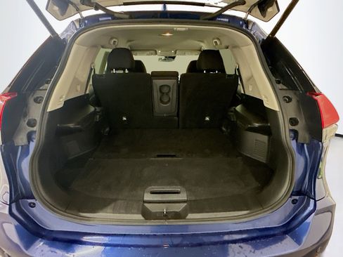 Used 2019 Nissan Rogue SV image 29