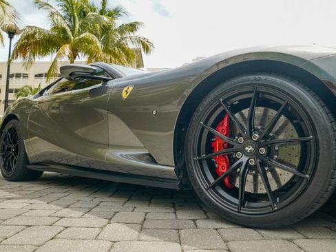 Used 2020 Ferrari 812 Superfast RWD image 40