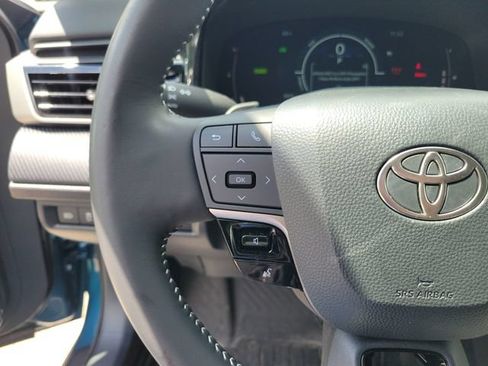 Used 2025 Toyota Camry SE w/ Convenience Package FWD image 20