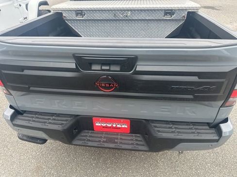 Used 2025 Nissan Frontier PRO-4X image 8