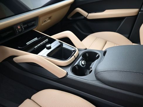 Certified 2026 Porsche Cayenne Coupe AWD/4WD image 22