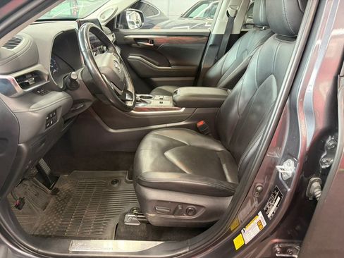 Used 2024 Toyota Highlander Limited AWD/4WD image 11