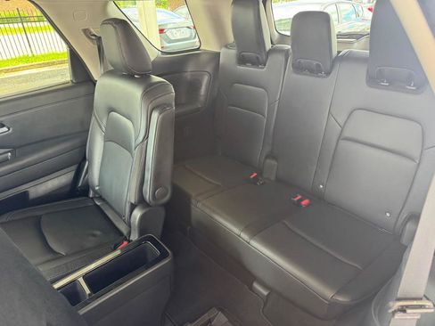 Used 2024 Nissan Pathfinder SL w/ SL Premium Package FWD image 15
