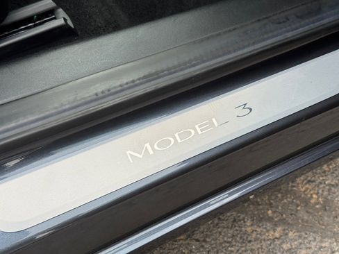 Used 2018 Tesla Model 3 Long Range image 17