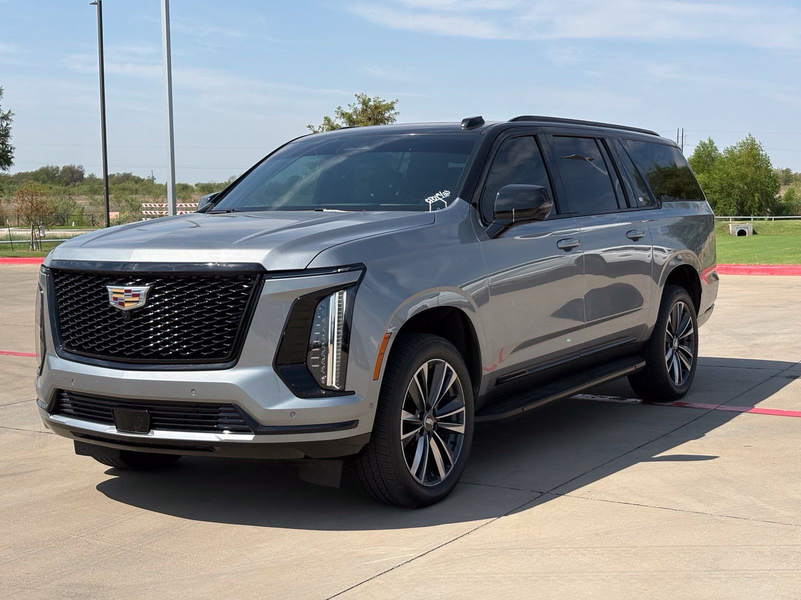 Used 2025 Cadillac Escalade ESV Sport AWD/4WD image 3