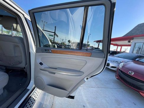 Used 2010 Mercedes-Benz GL 550 4MATIC image 13