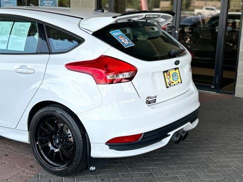 Used 2017 Ford Focus ST FWD image 95