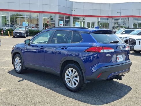 Used 2023 Toyota Corolla Cross LE w/ Moonroof Package AWD/4WD image 5