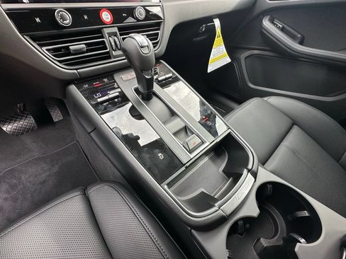 Used 2026 Porsche Macan AWD/4WD image 30