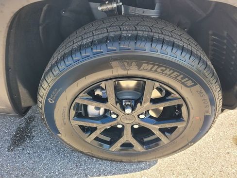 New 2025 Jeep Grand Cherokee Altitude image 18