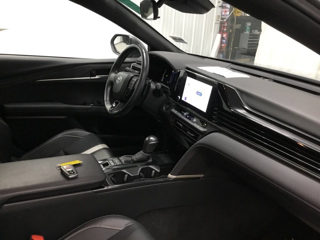 Used 2025 Toyota Camry SE FWD image 40