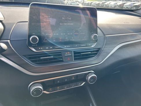 Used 2024 Nissan Altima 2.5 SV FWD image 9