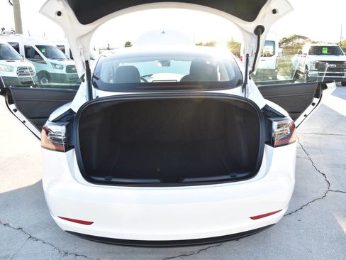 Used 2023 Tesla Model 3 Standard Range image 11