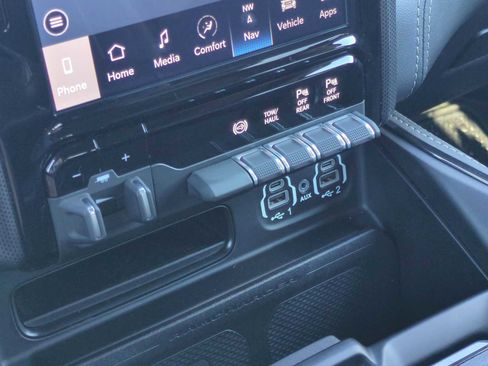 Used 2024 RAM 2500 Limited image 18