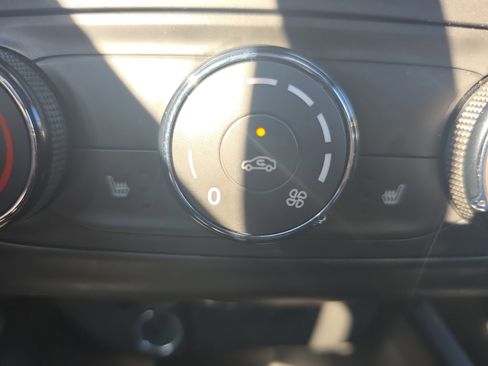 Used 2024 Chevrolet Trax RS w/ Sunroof Package image 28