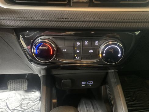 Used 2025 Chevrolet TrailBlazer LT AWD/4WD image 22