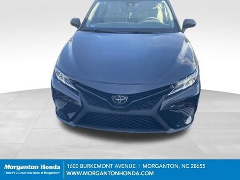 Used 2018 Toyota Camry SE w/ Moonroof Package FWD image 1