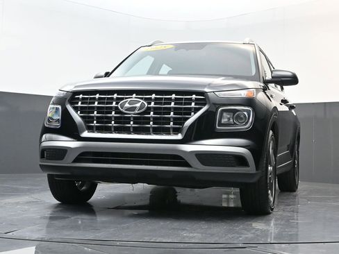 Certified 2025 Hyundai Venue SEL image 29