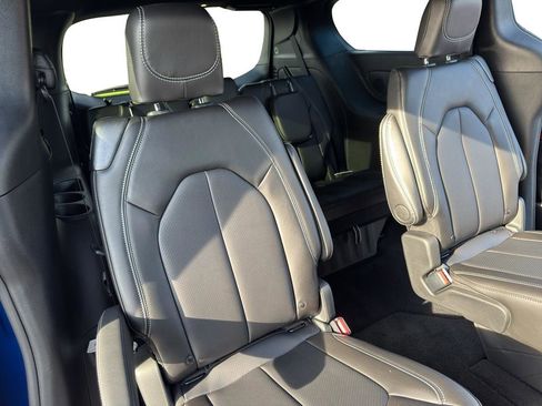 New 2026 Chrysler Pacifica Select AWD/4WD image 12