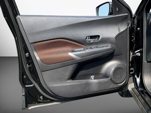 Used 2024 Nissan Kicks SR FWD image 19