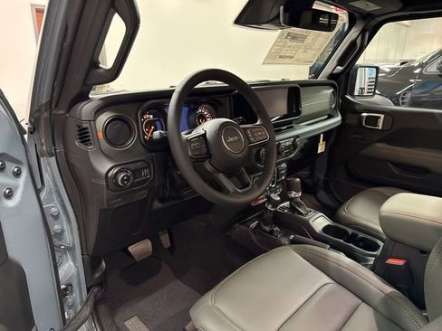 New 2026 Jeep Gladiator Mojave w/ Safety Group AWD/4WD image 25