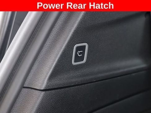 Used 2024 Chrysler Pacifica Premium FWD image 32