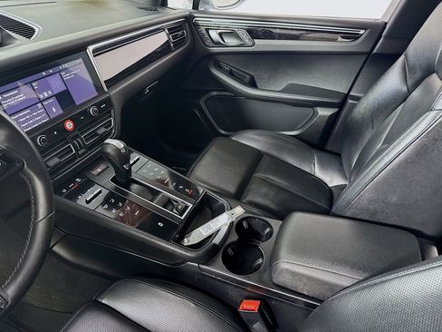 Used 2023 Porsche Macan image 25