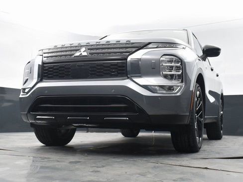 Used 2023 Mitsubishi Outlander SE image 31