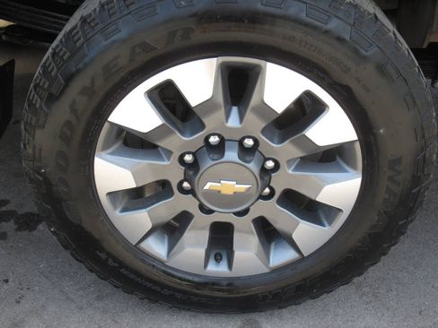 Used 2025 Chevrolet Silverado 2500 Custom w/ Custom Value Package AWD/4WD image 12