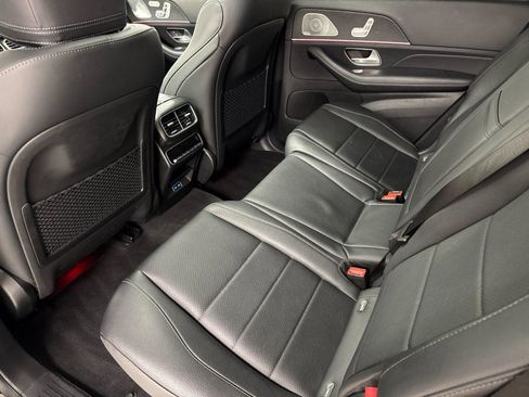 Used 2024 Mercedes-Benz GLS 450 4MATIC image 11