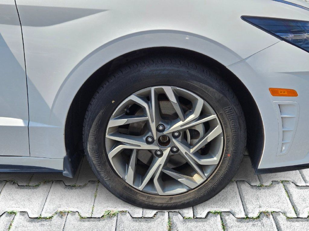 Certified 2023 Hyundai Sonata SEL w/ Preferred Accessory Package FWD image 3