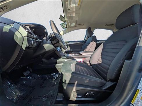 Used 2018 Ford Fusion SE w/ Fusion SE Technology Package image 14