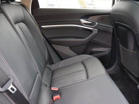 Used 2020 Audi e-tron Premium Plus image 15