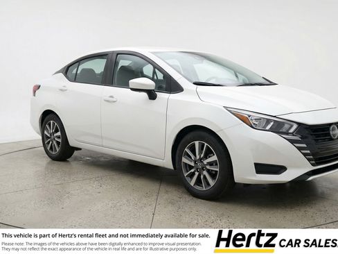 Used 2025 Nissan Versa SV image 1